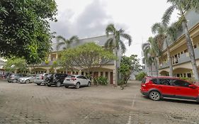 Reddoorz Plus @ Karet Pedurenan 3